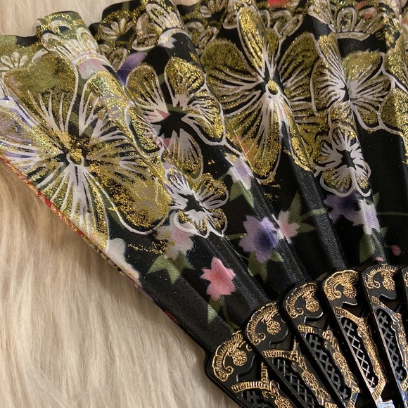 3 new hand fans - Picture 7 of 9